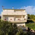 Lena Apartman *