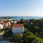 Lena Apartman