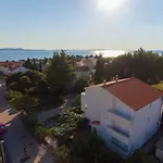 Lena Apartman *