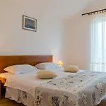 Lena Daire Zadar