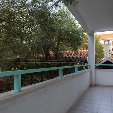 Lena Apartmán *